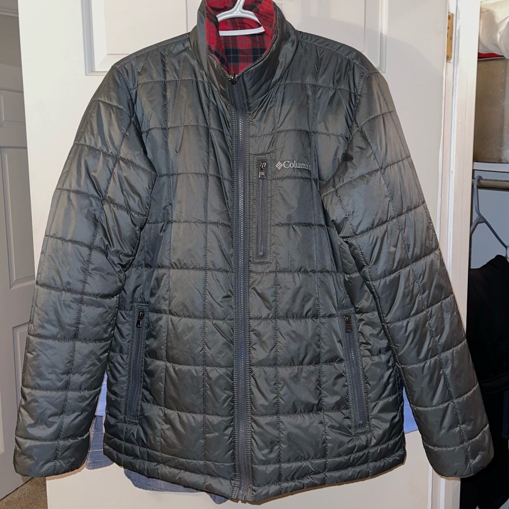 Men’s Columbia Reversable Graphite Puffer/Red Plaid Jacket size M